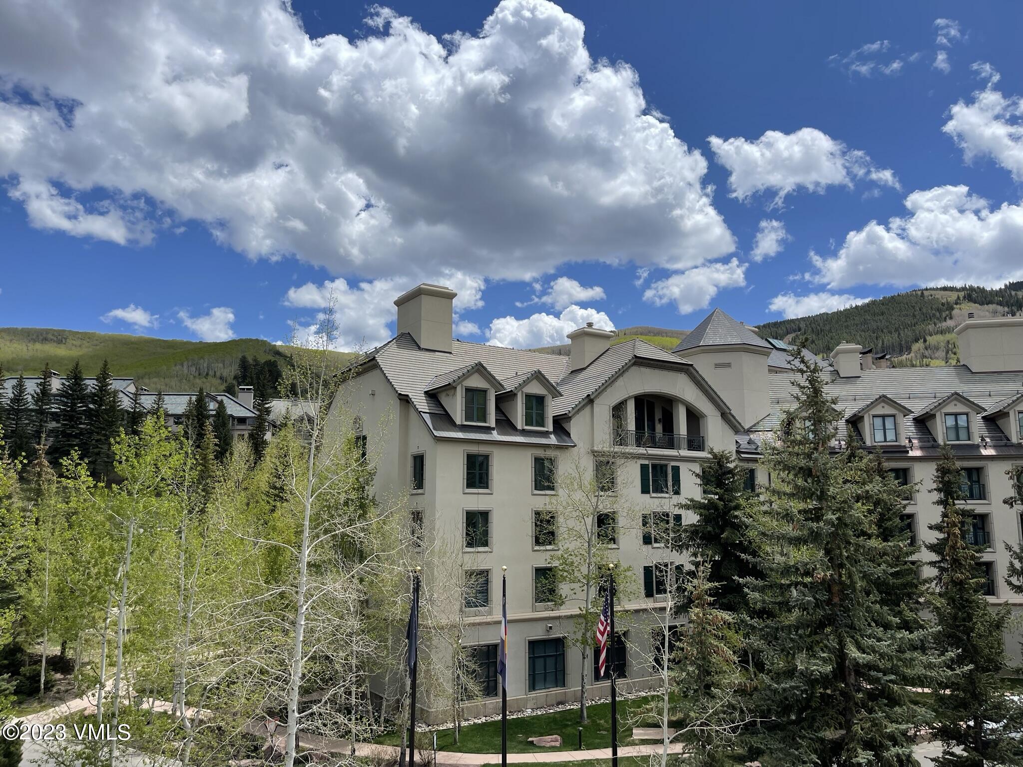210 Offerson Road, Unit 421 WEEK 47 Beaver Creek, CO 81620 - Photo 25 of 27 a front view of a residential apartment building
