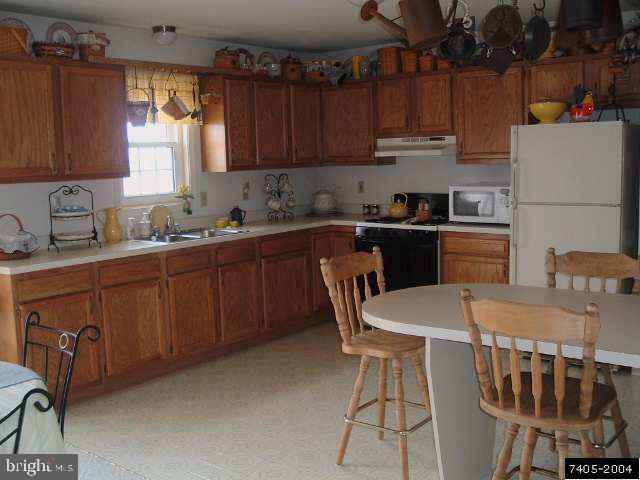 4081 Board Road Manchester, PA 17345 - Photo 3 of 9 Gallery Image 3
