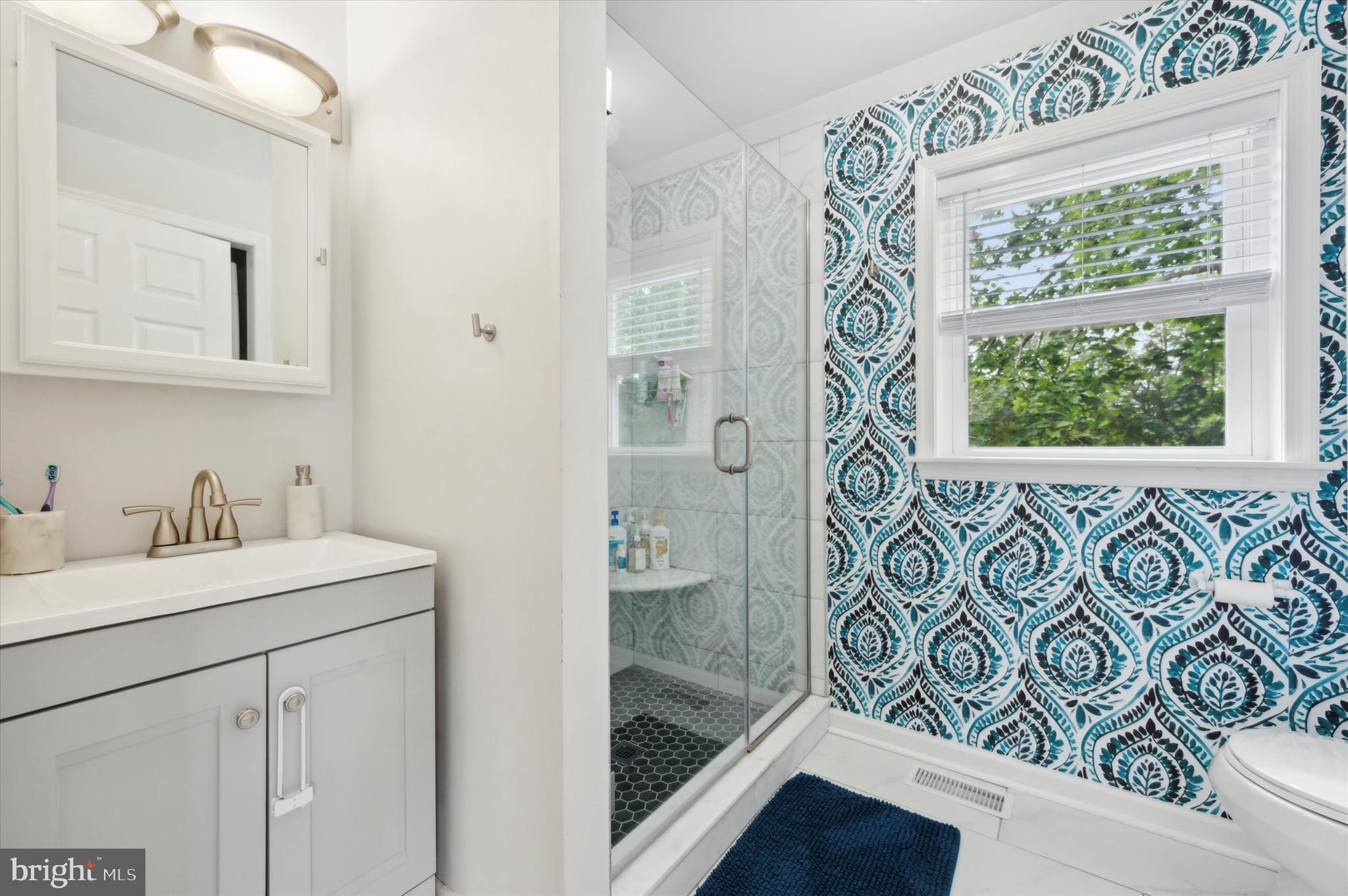 432 Glendale Circle Springfield, PA 19064 - Photo 14 of 21 Primary bathroom