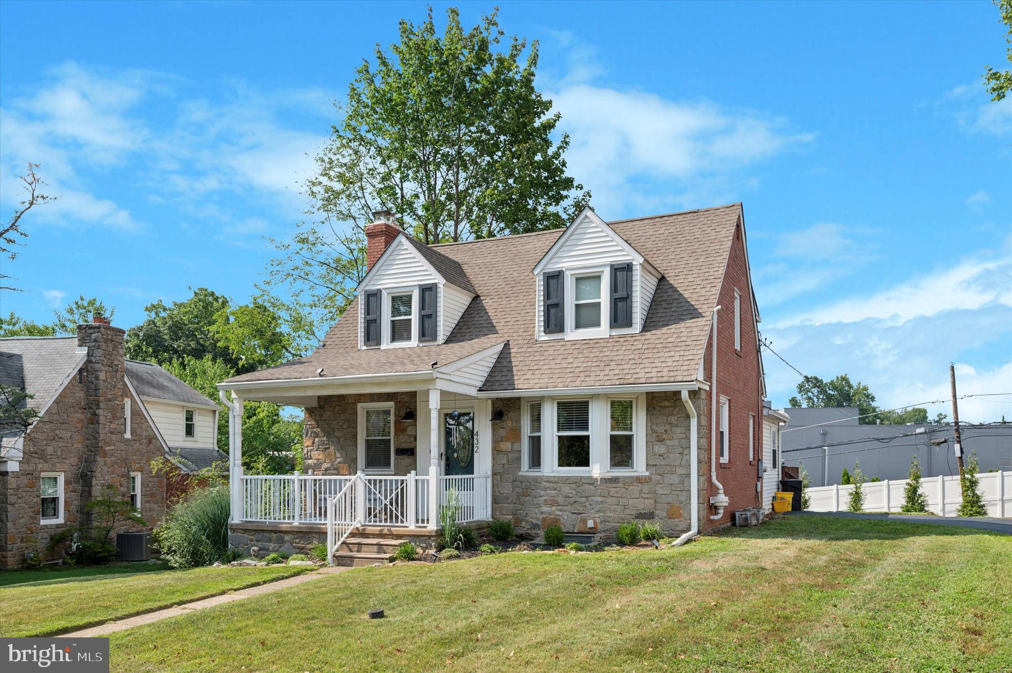 432 Glendale Circle Springfield, PA 19064 - Photo 2 of 21