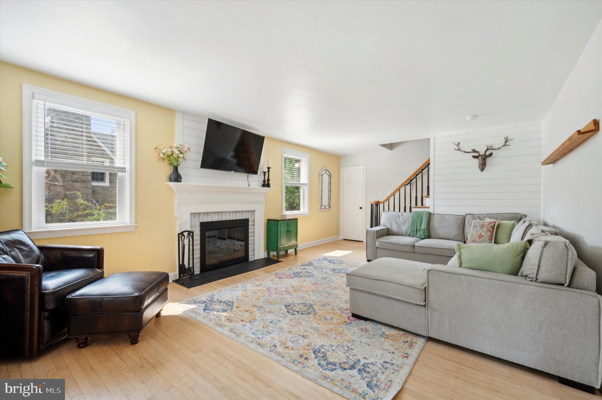 432 Glendale Circle Springfield, PA 19064 - Photo 3 of 21 Living Room