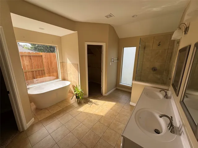 $2,050 | 7723 Thorncreek Way, Houston, TX 77095