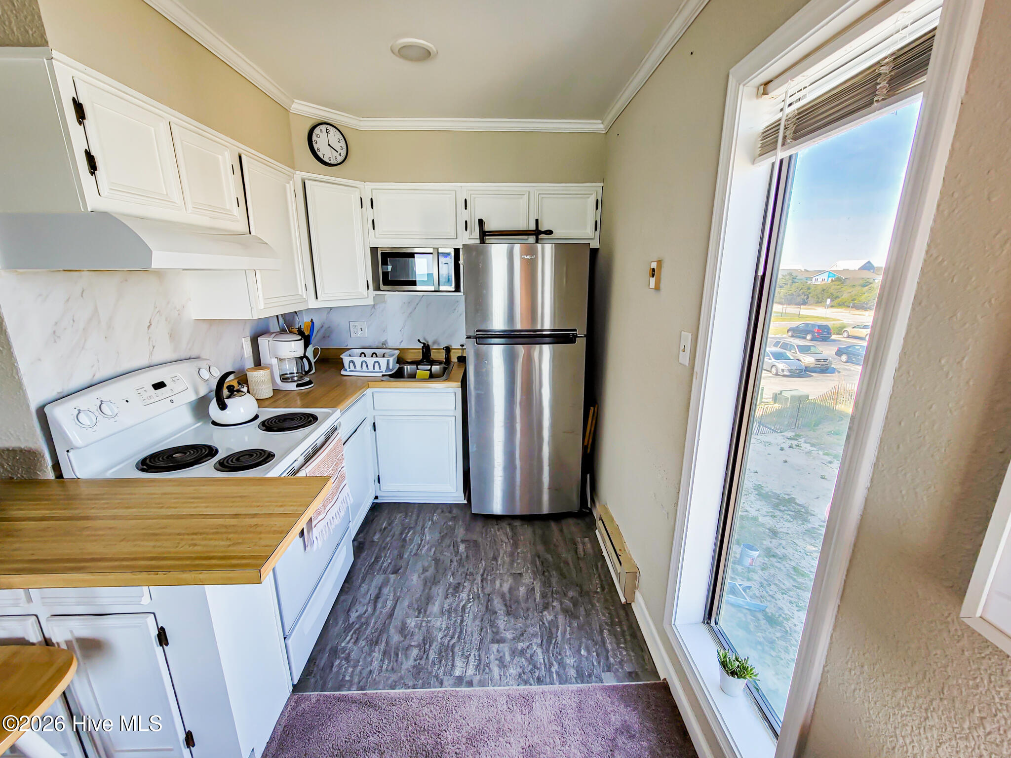 2210 New River Inlet Road, Unit 252 North Topsail Beach, NC 28460 - Photo 5 of 13 Kitchen