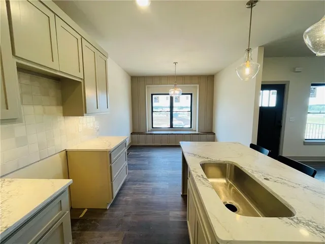 $399,950 | 1001 South Riverview Avenue South, Independence, MO 64056