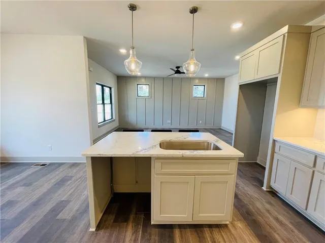 $399,950 | 1001 South Riverview Avenue South, Independence, MO 64056