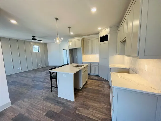 $399,950 | 1001 South Riverview Avenue South, Independence, MO 64056