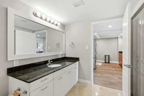 $344,500 | 300 South Duval Street, Unit 805, Tallahassee, FL 32301