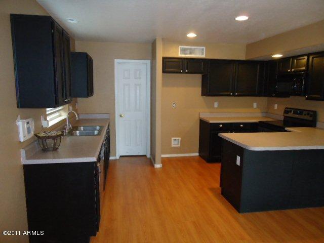 15010 West Bloomfield Road Surprise, AZ 85379 - Photo 8 of 19 Kitchen