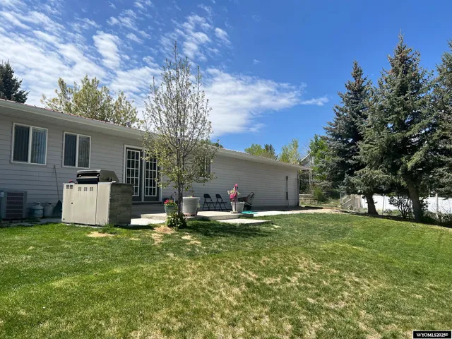 $399,500 | 108 Airport Avenue, Saratoga, WY 82331