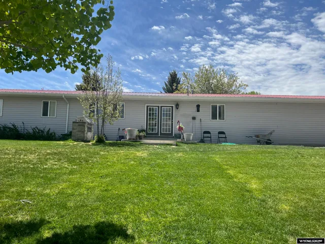 $399,500 | 108 Airport Avenue, Saratoga, WY 82331
