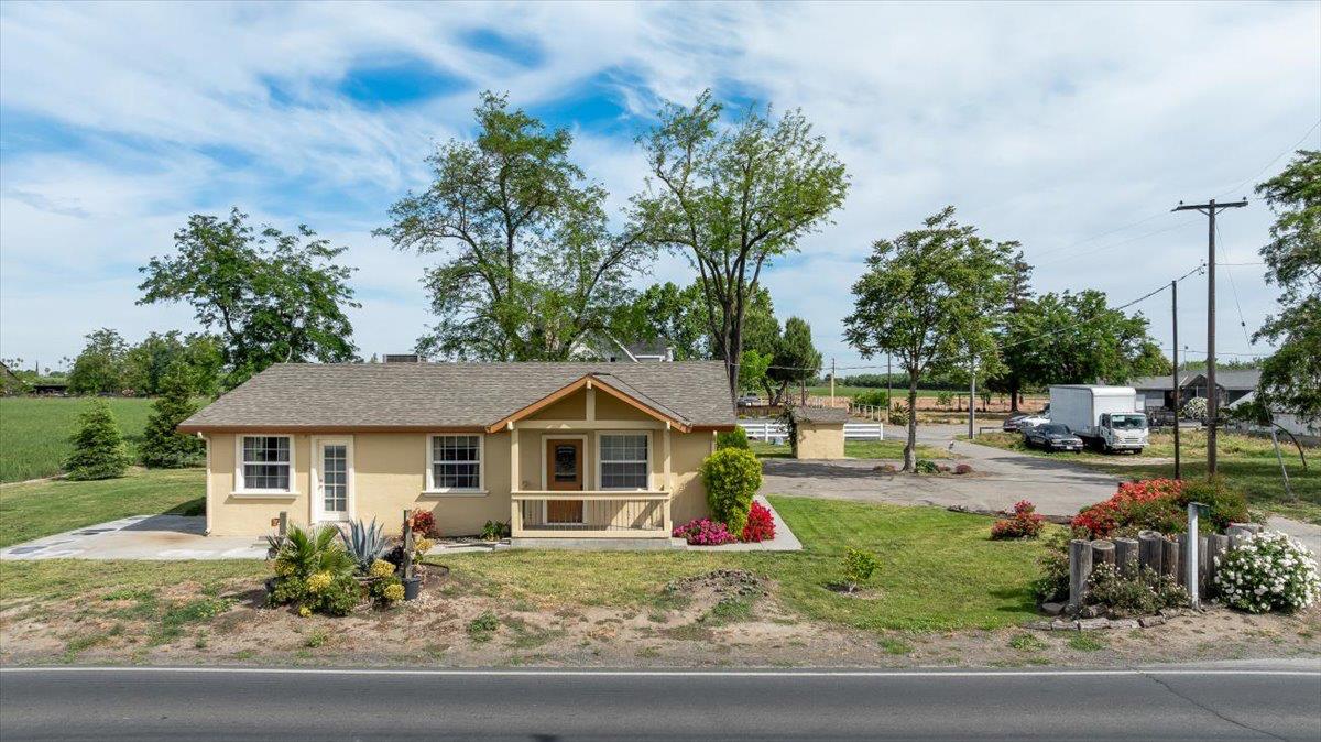 607 East Keyes Road Ceres, CA 95307 - Photo 35 of 46 view of front of property featuring stucco siding, a front yard, and covered porch