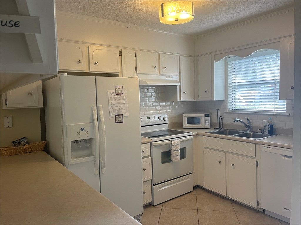 104 Courtyard Villas Lane, Unit C1 St. Simons Island, GA 31522 - Photo 4 of 24