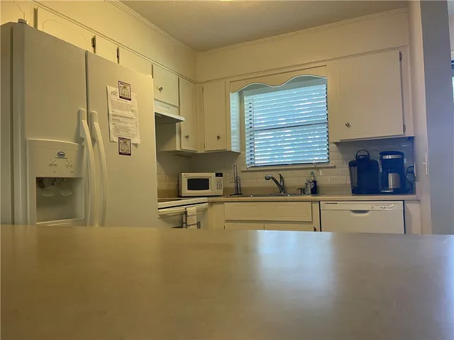 $1,975 | 104 Courtyard Villas Lane, Unit C1, St. Simons Island, GA 31522