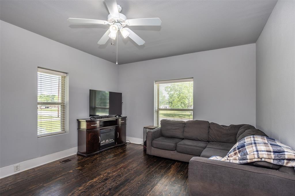 230 Main Street Lindsay, TX 76250 - Photo 3 of 29