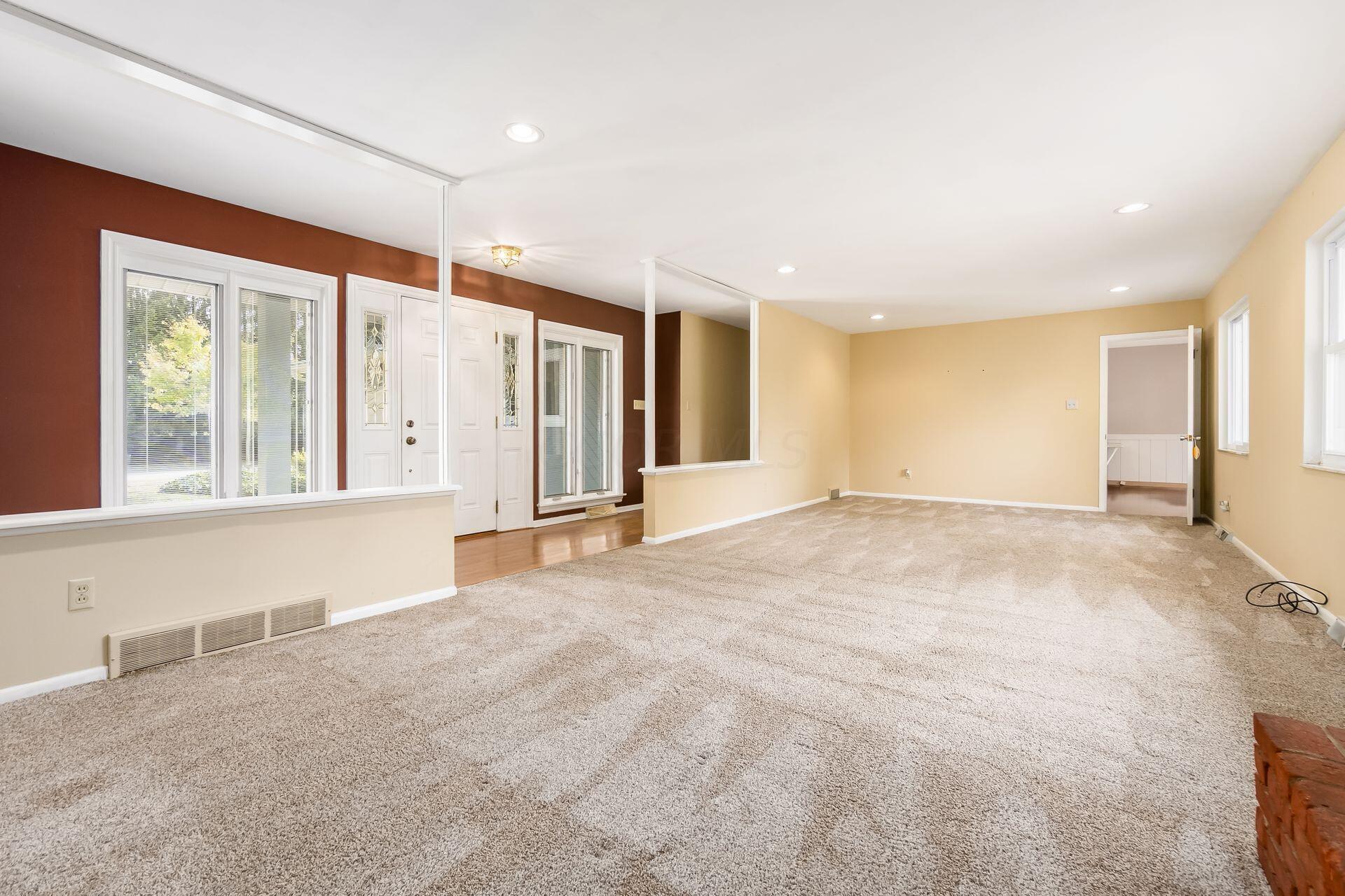 1620 Ardwick Road Columbus, OH 43220 - Photo 4 of 38 living room