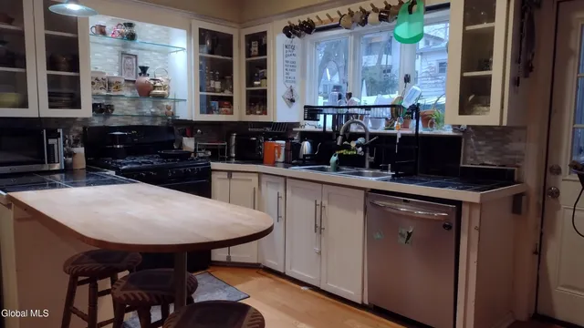 $337,000 | 1072 University Place, Schenectady, NY 12308