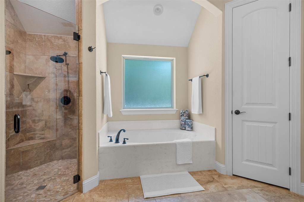 119 Rasha Drive Azle, TX 76020 - Photo 19 of 40 Garden Tub