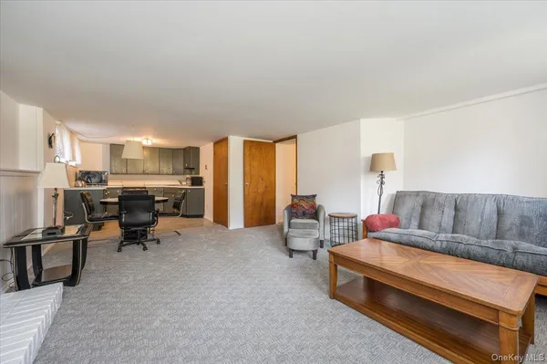 $2,000 | 67 Cliftwood Drive, Huntington, NY 11743