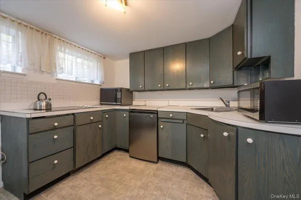 $2,000 | 67 Cliftwood Drive, Huntington, NY 11743