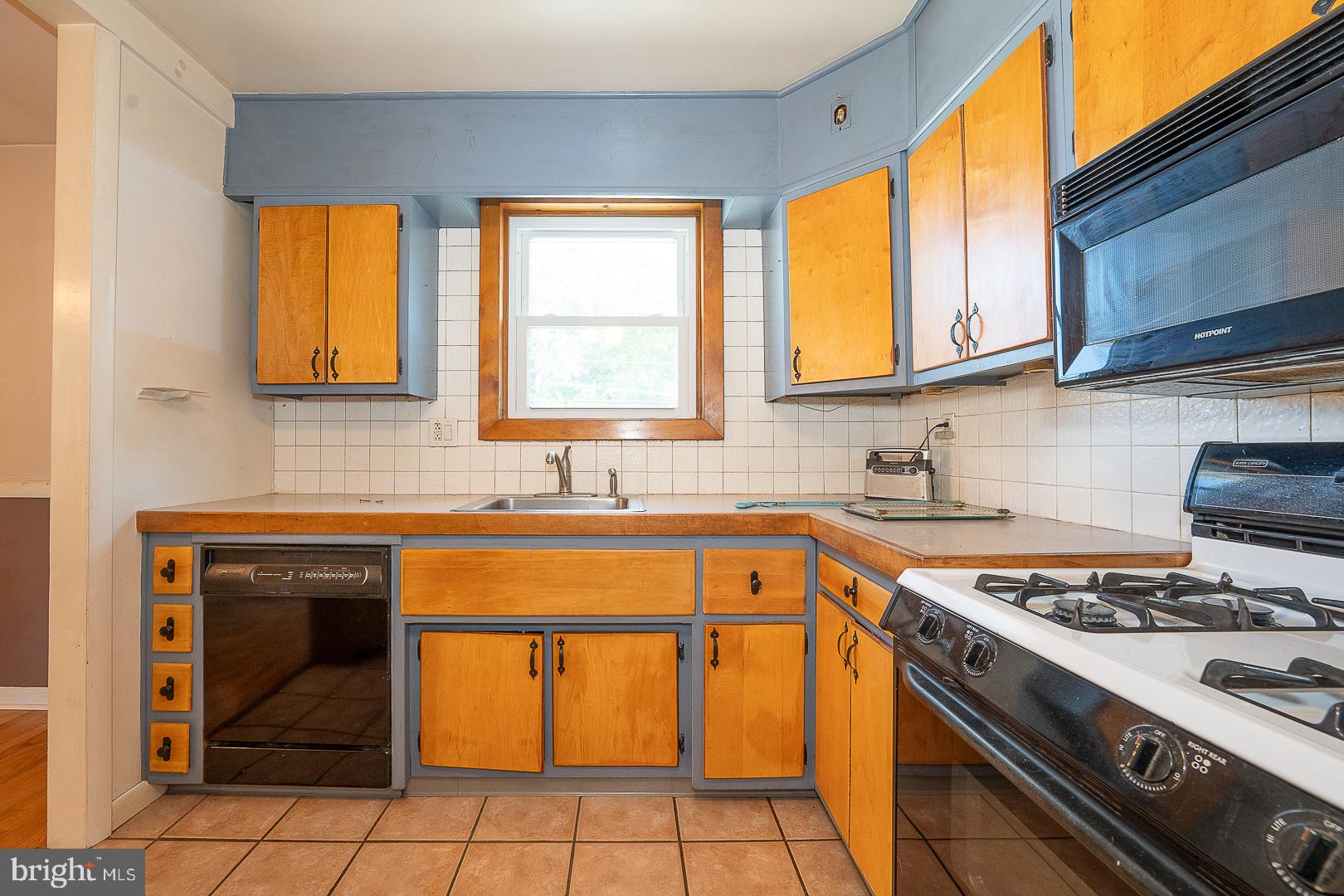437 Rittenhouse Circle Havertown, PA 19083 - Photo 14 of 55 Charming kitchen with vintage flair.