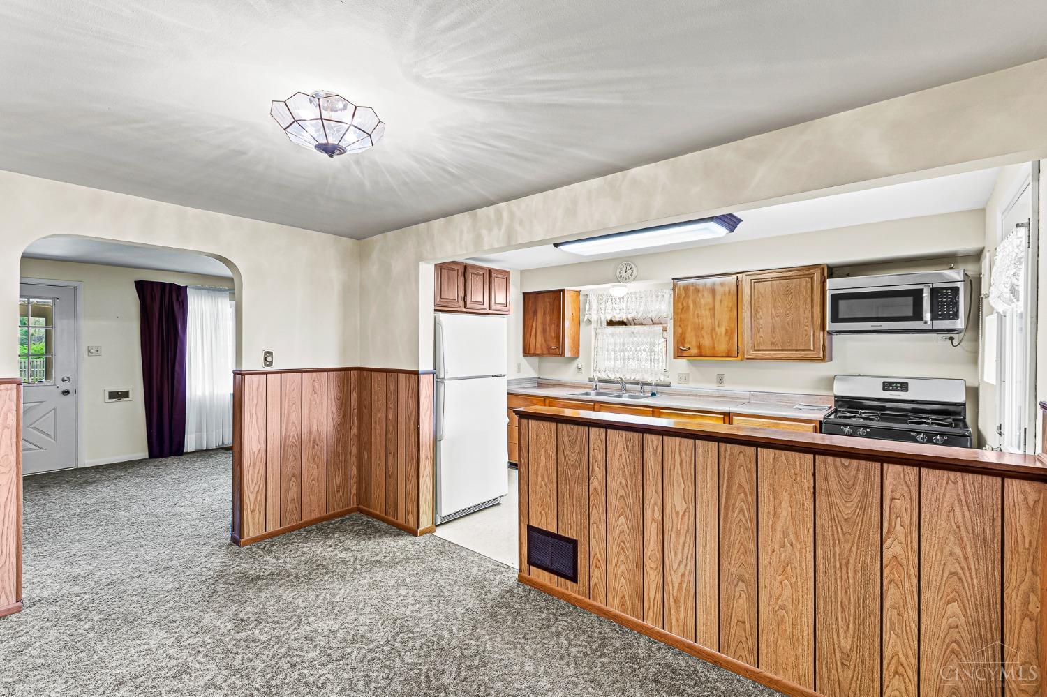 5988 Lawrence Road Cincinnati, OH 45248 - Photo 4 of 26
