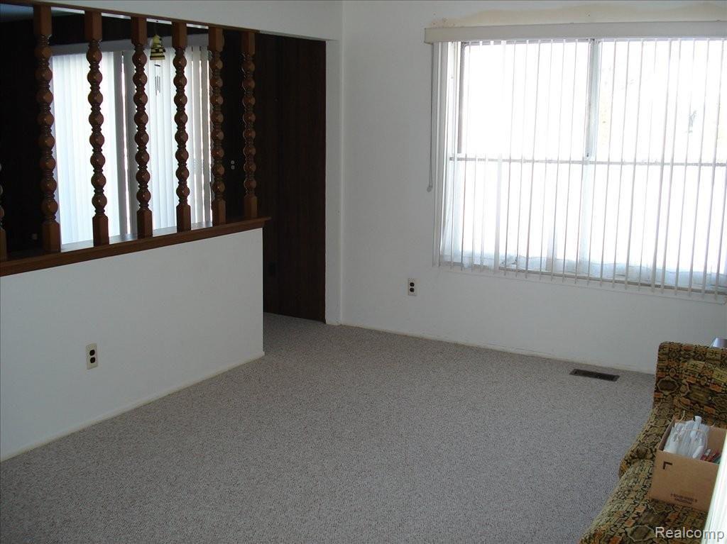 42940 Saxony Road Canton, MI 48187 - Photo 8 of 14 LIVING ROOM