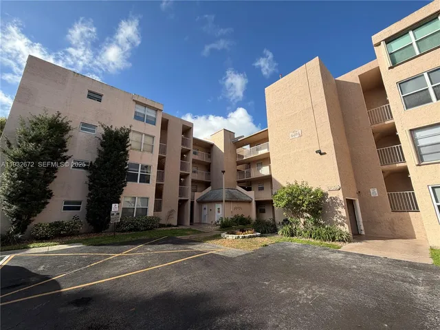 $2,000 | 9491 Evergreen Place, Unit 201, Davie, FL 33324