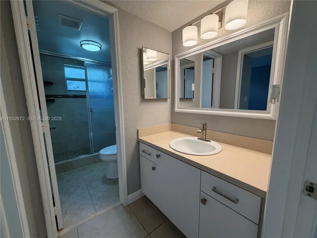 $2,000 | 9491 Evergreen Place, Unit 201, Davie, FL 33324