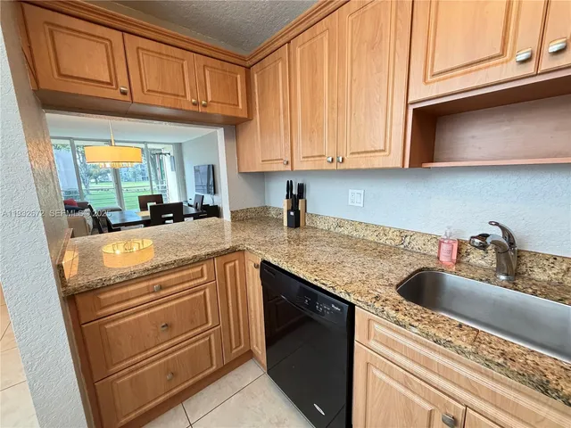 $2,000 | 9491 Evergreen Place, Unit 201, Davie, FL 33324