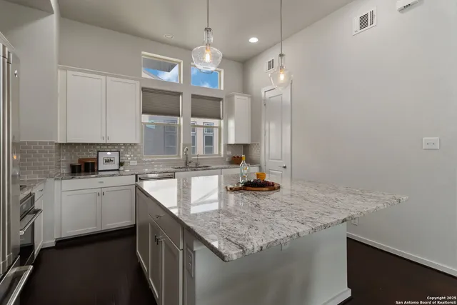 $3,500 | 2104 North St Mary's Street, San Antonio, TX 78212