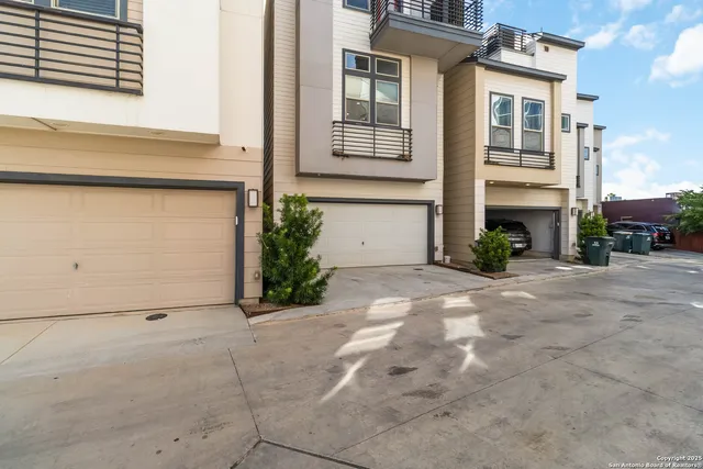 $3,500 | 2104 North St Mary's Street, San Antonio, TX 78212