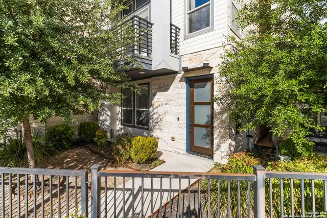 $3,500 | 2104 North St Mary's Street, San Antonio, TX 78212