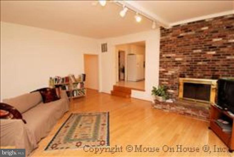 9211 Friars Road Bethesda, MD 20817 - Photo 11 of 30 Family Room #3