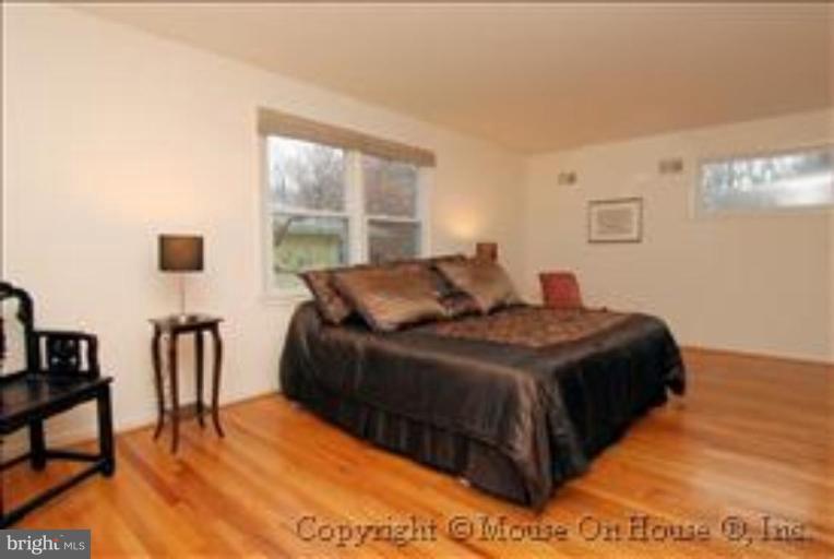 9211 Friars Road Bethesda, MD 20817 - Photo 15 of 30 Beautiful Hardwood Floors! Windows replaced!