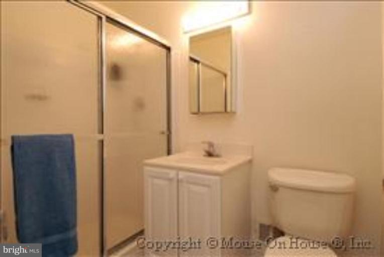 9211 Friars Road Bethesda, MD 20817 - Photo 20 of 30 All White Master Bath