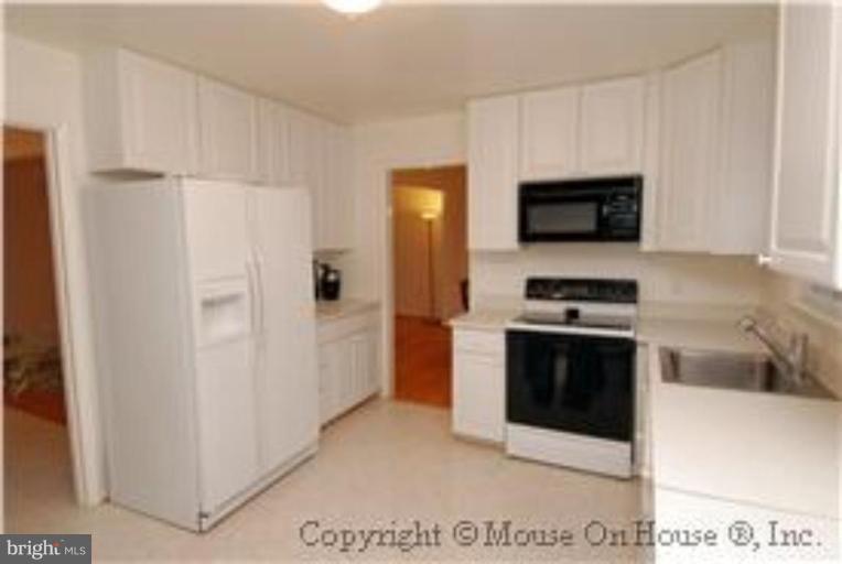 9211 Friars Road Bethesda, MD 20817 - Photo 8 of 30 Kitchen #2