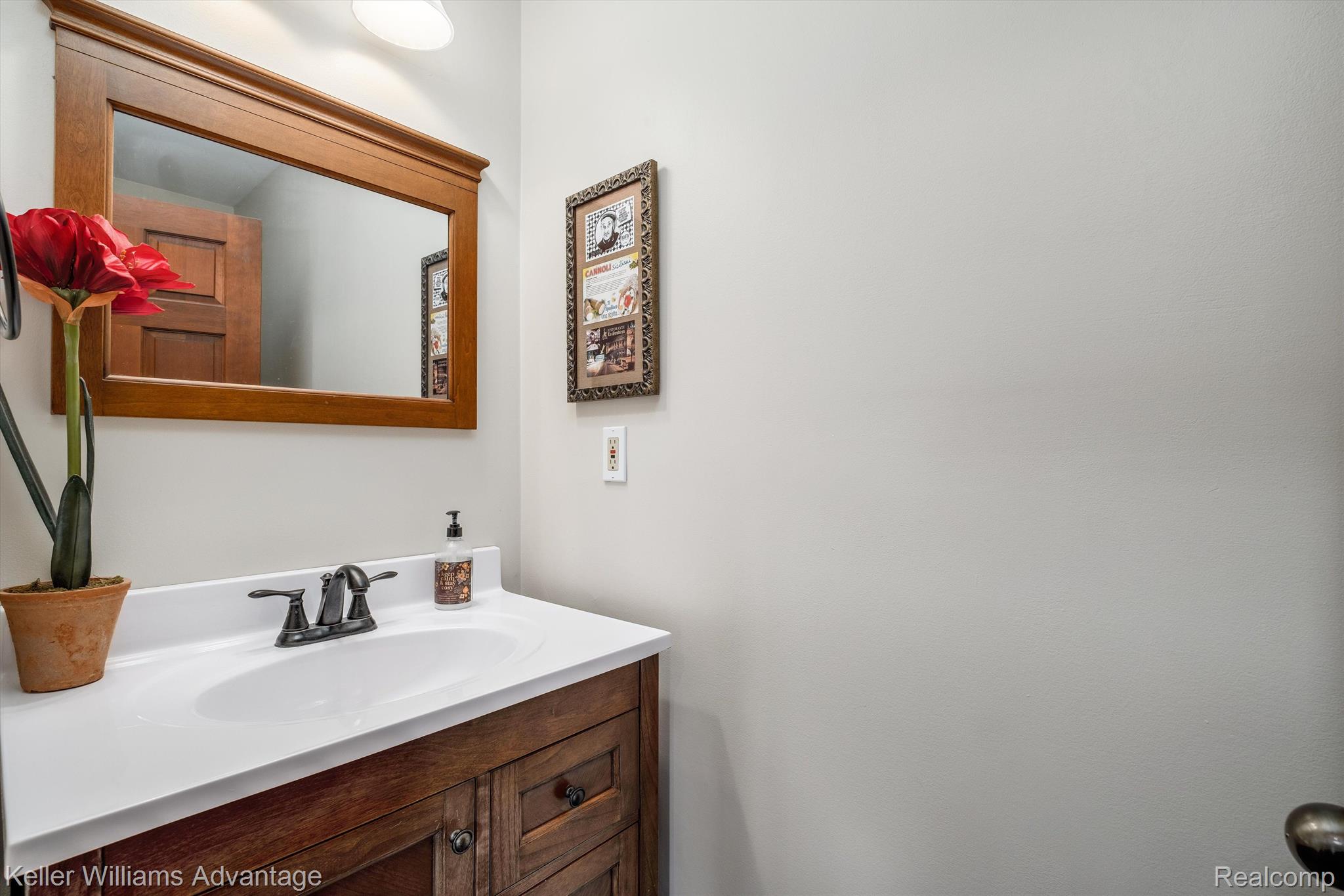 26275 Drake Road Farmington, MI 48331 - Photo 28 of 67 Poeder room first floor