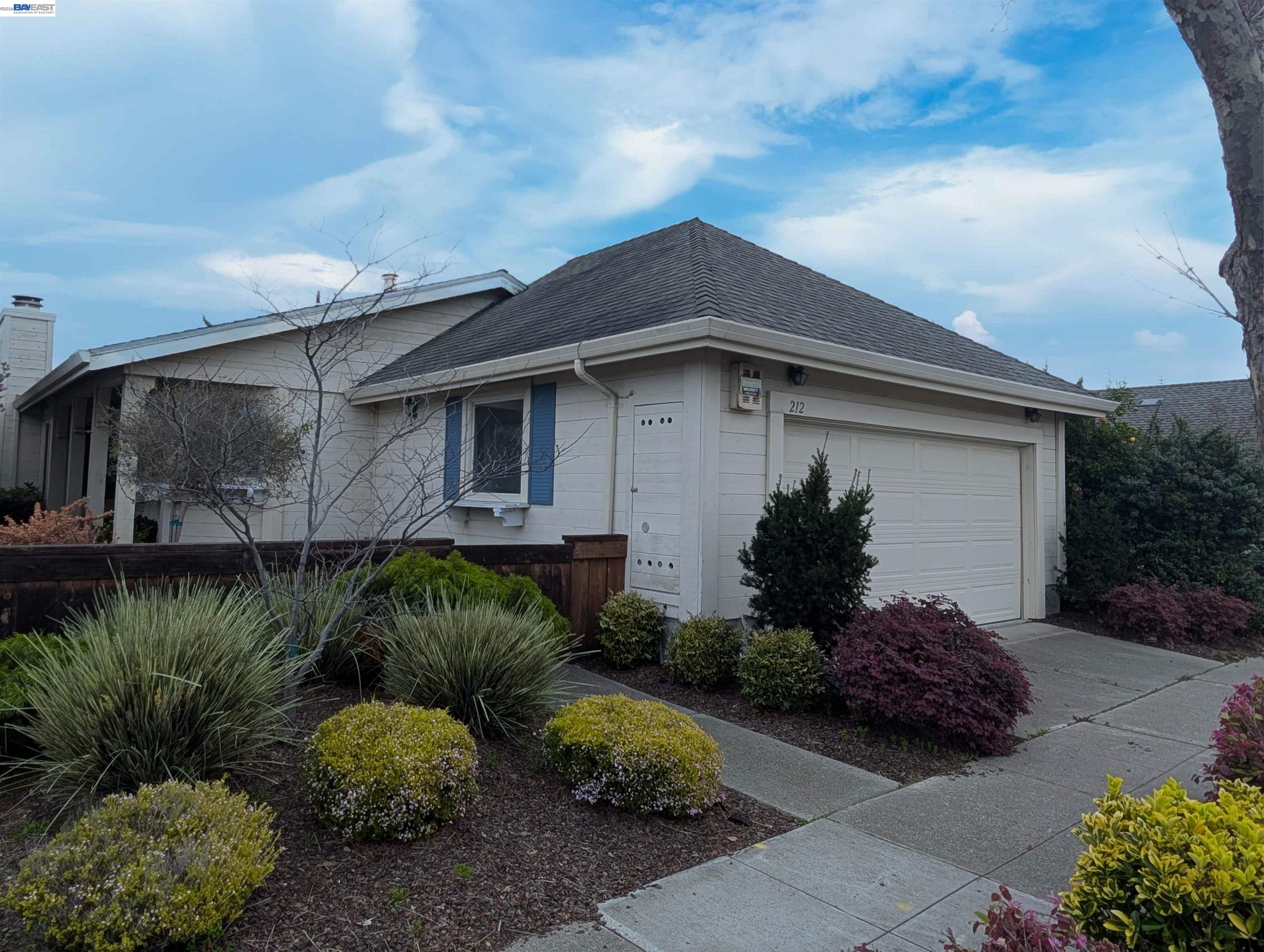 212 Puddingstone Road Alameda, CA 94502 - Photo 2 of 24 a backyard of a house with lots of green space