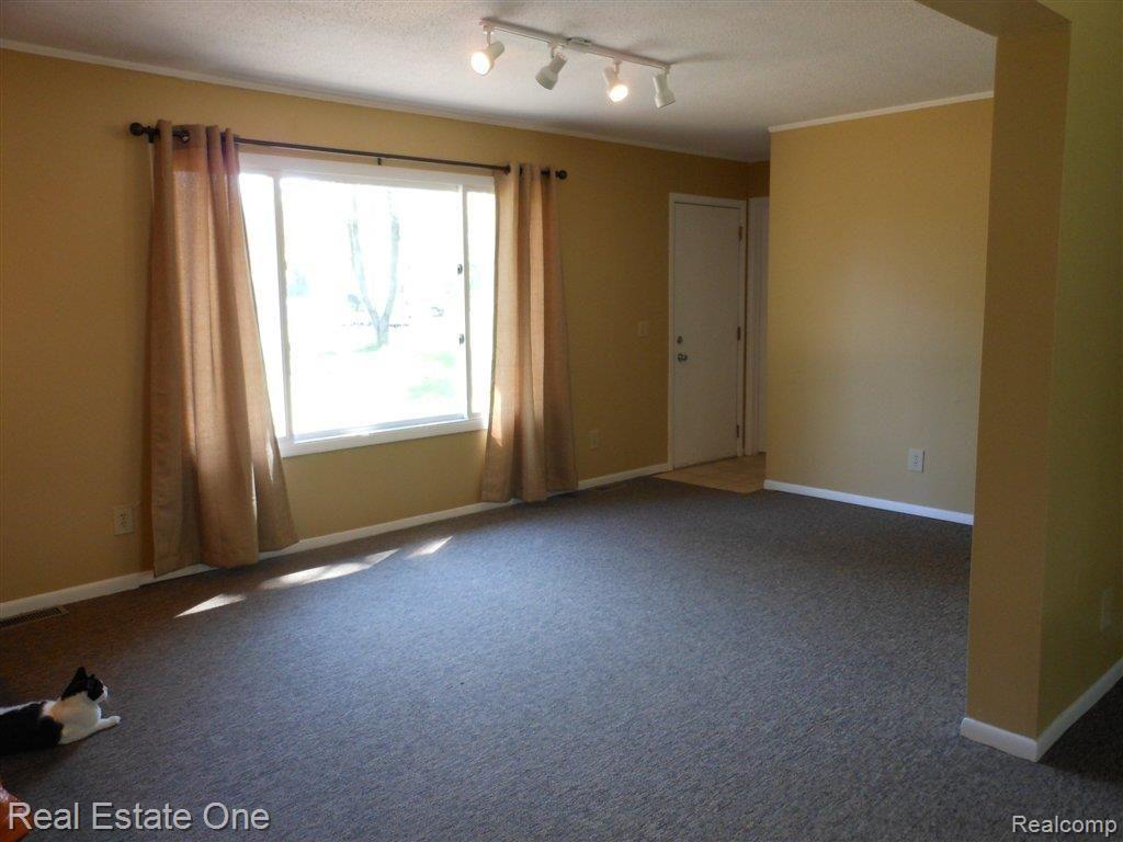 13822 Lone Tree Road Milford, MI 48380 - Photo 11 of 24 Great Room