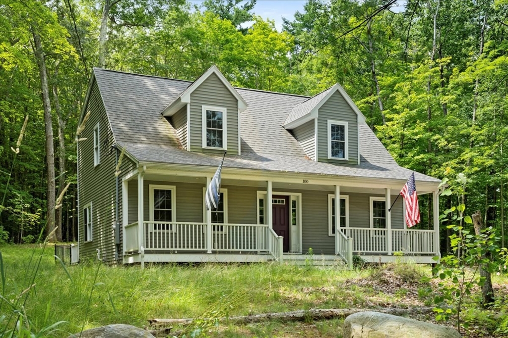 a view of front a house with a yard