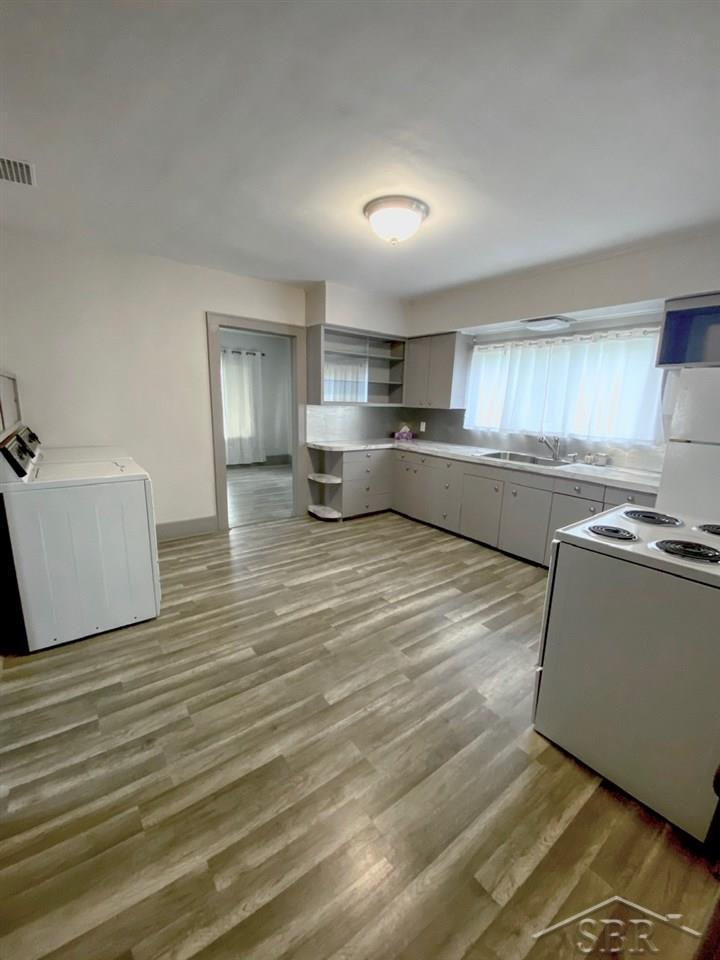 585 Amelith Road Freeland, MI 48623 - Photo 12 of 48 Kitchen