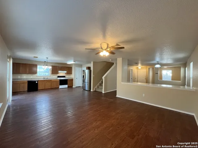 $1,695 | 329 Agency Oaks, San Antonio, TX 78249