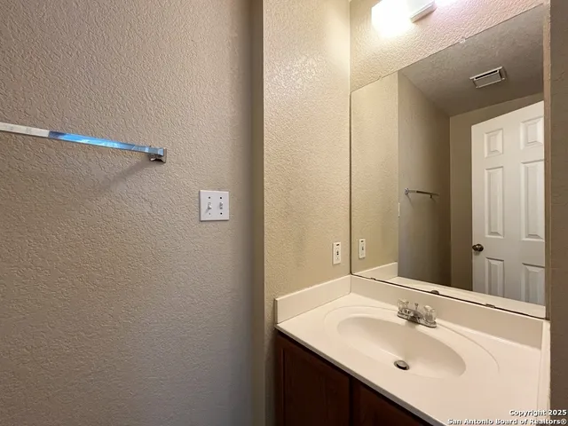 $1,695 | 329 Agency Oaks, San Antonio, TX 78249