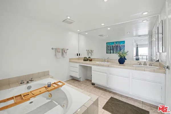 $945,000 | 1250 Amherst Avenue, Unit 302, Los Angeles, CA 90025