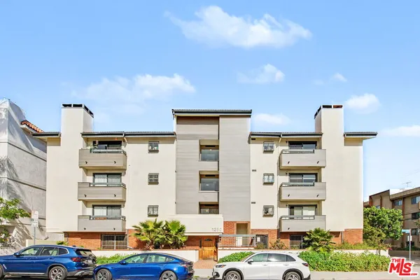 $945,000 | 1250 Amherst Avenue, Unit 302, Los Angeles, CA 90025