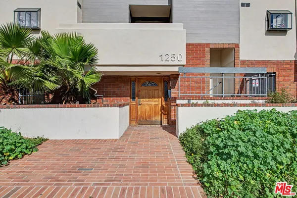 $945,000 | 1250 Amherst Avenue, Unit 302, Los Angeles, CA 90025