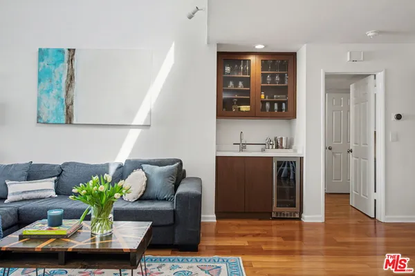 $945,000 | 1250 Amherst Avenue, Unit 302, Los Angeles, CA 90025