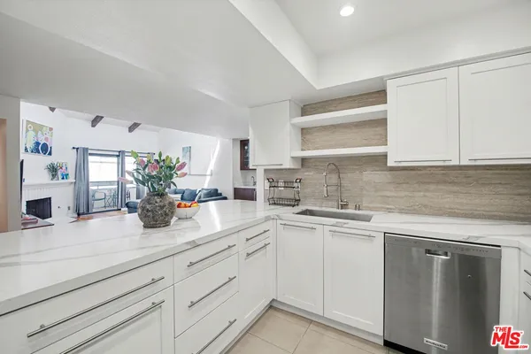 $945,000 | 1250 Amherst Avenue, Unit 302, Los Angeles, CA 90025