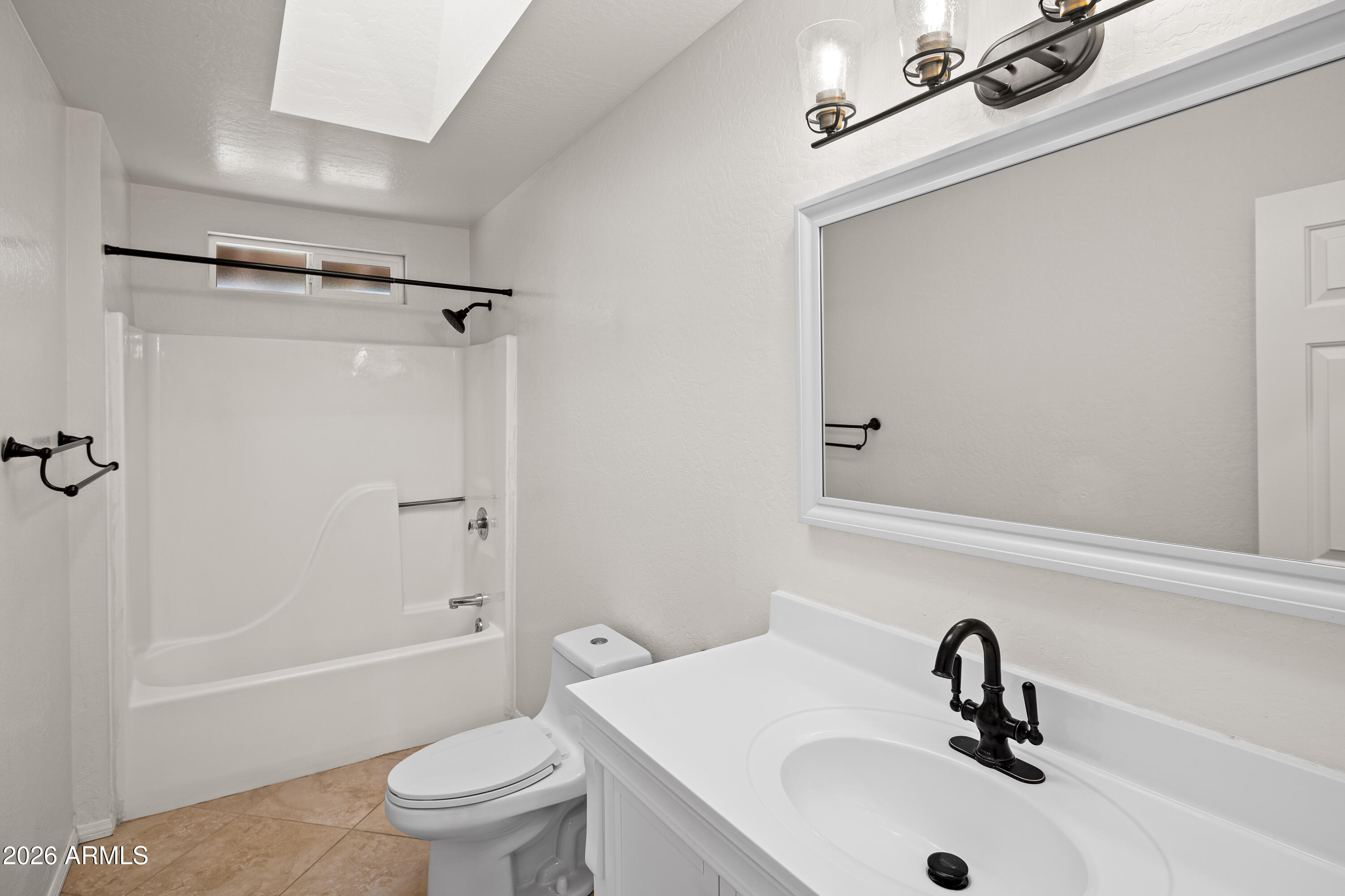 25 Spur Court Sedona, AZ 86351 - Photo 36 of 38 Hallway Guest Bathroom