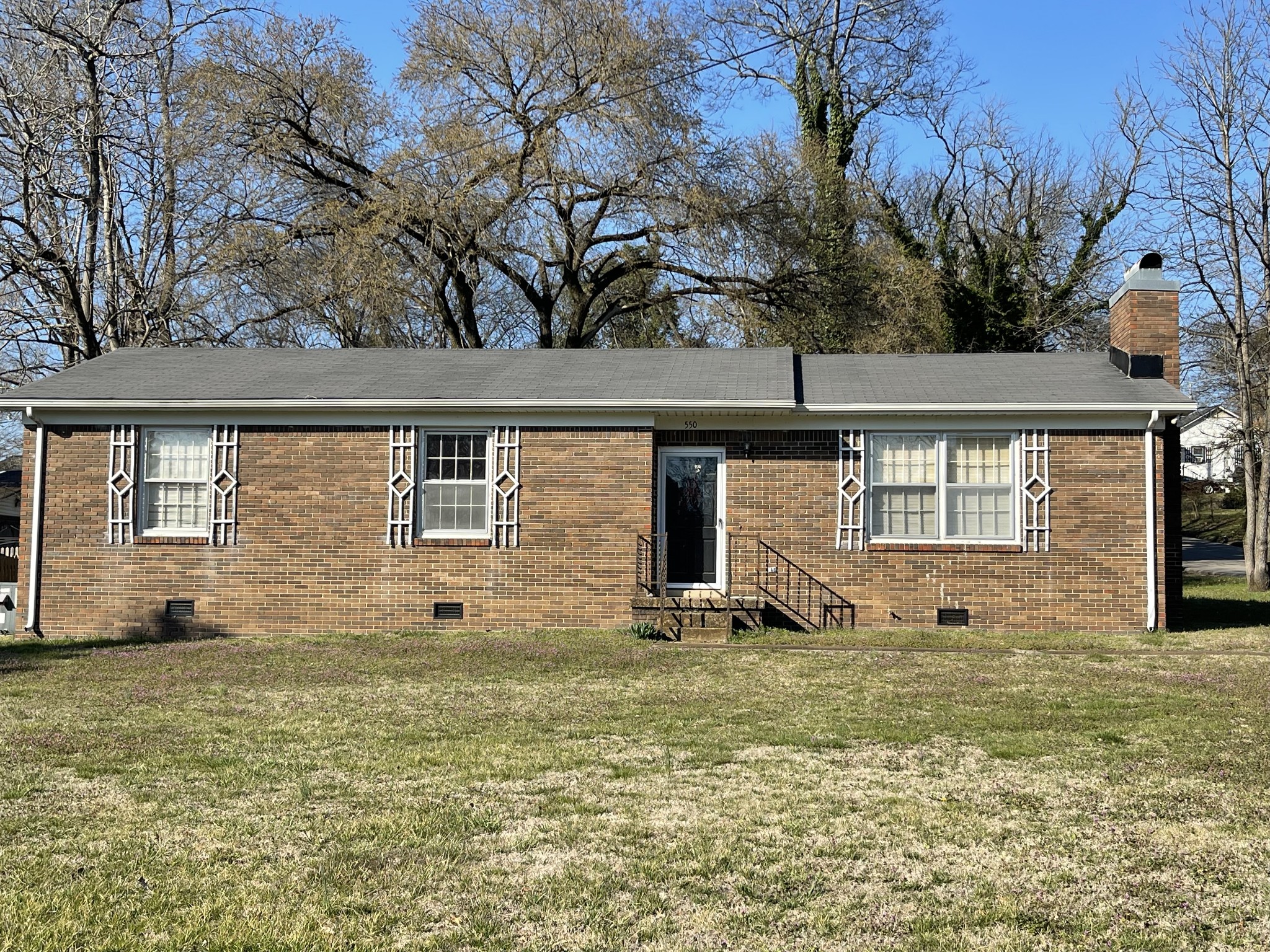 550 East Jefferson Street Pulaski, TN 38478 - Photo 1 of 23 a view of a house with yard
